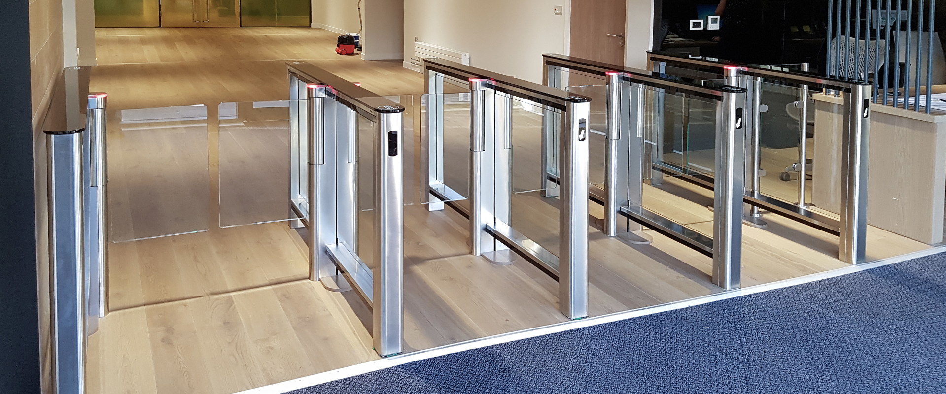 Скоростные проходы ST-01, офис компании Student Loans Company, Шотландия